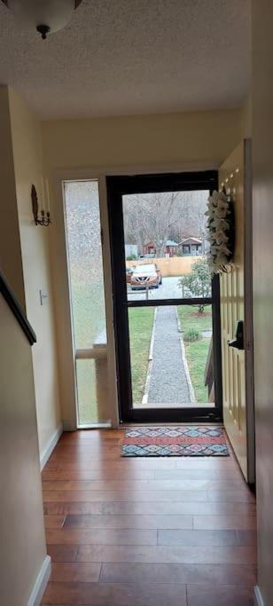 J.Creek Retreat, Creekside Townhouse +1 Car Garage Villa Maggie Valley Exterior photo